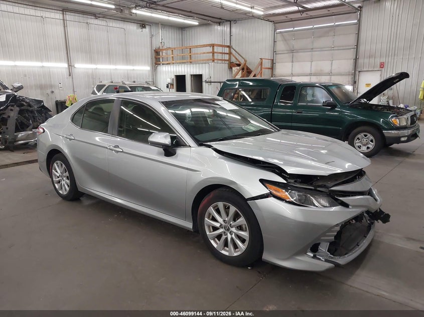 TOYOTA CAMRY - zdjęcie 1