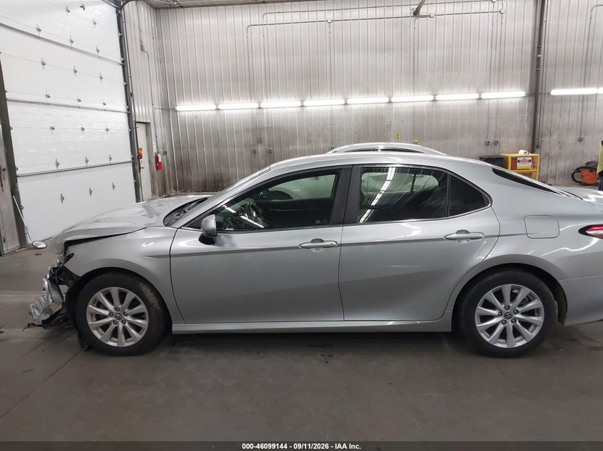 TOYOTA CAMRY - zdjęcie 15