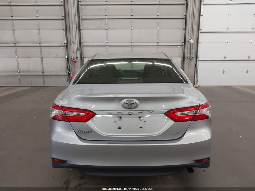 TOYOTA CAMRY - zdjęcie 17