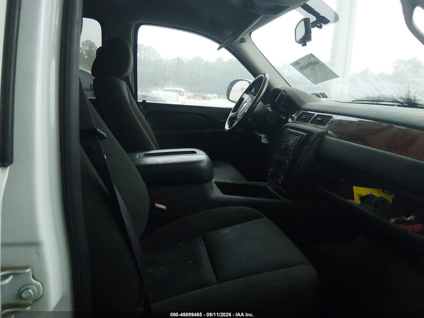 2011 GMC YUKON XL 1500 auction photo 5