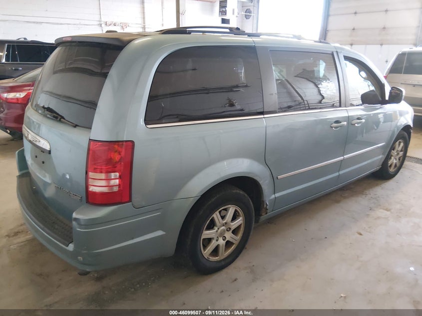 2010 CHRYSLER TOWN & COUNTRY auction photo 4