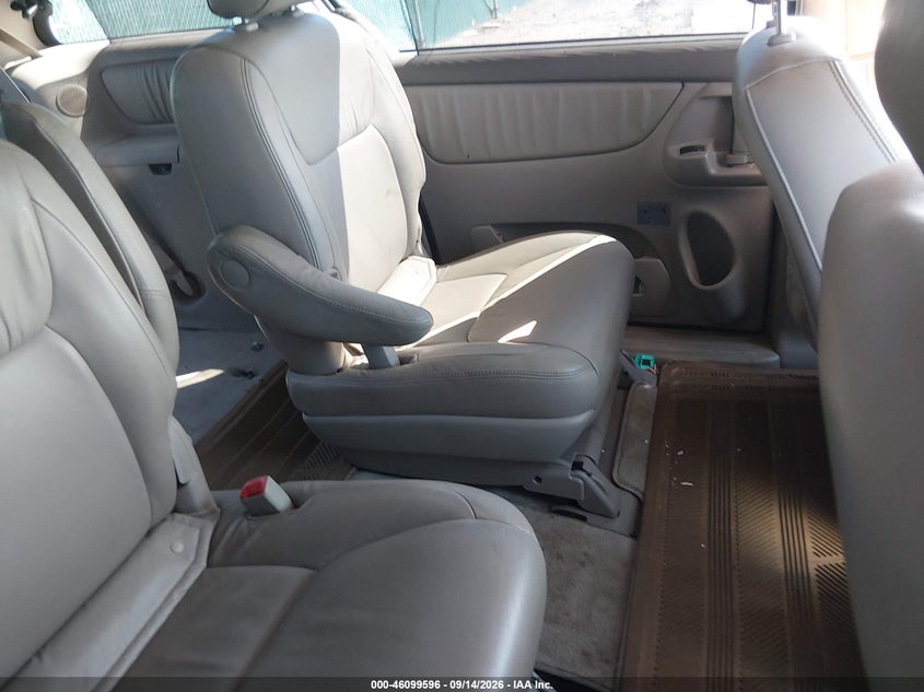 2009 TOYOTA SIENNA auction photo 8