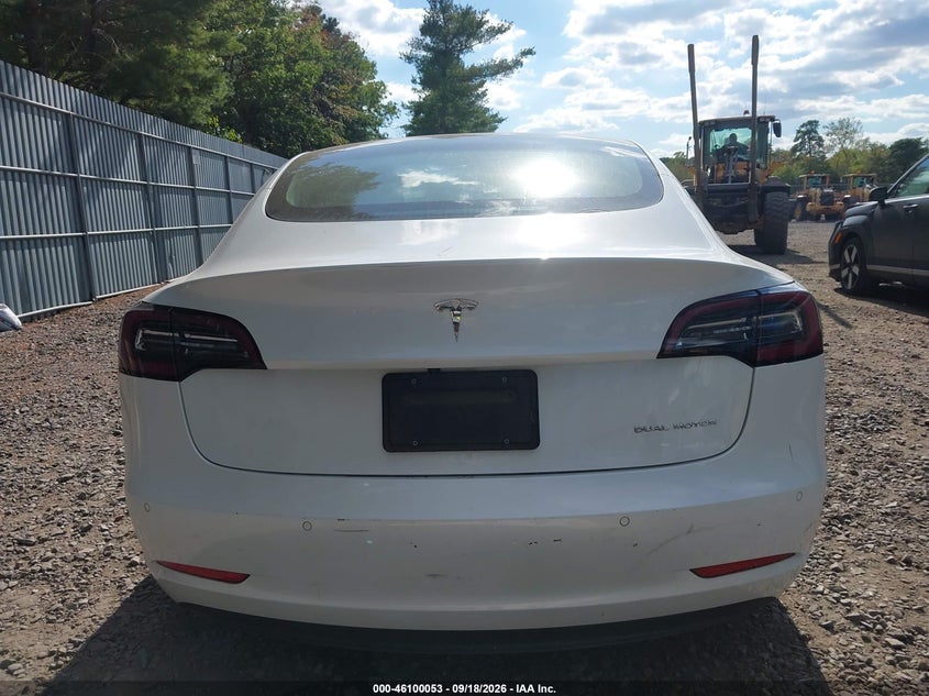 TESLA MODEL 3 - zdjęcie 16