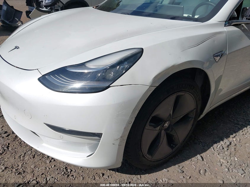 TESLA MODEL 3 - zdjęcie 20