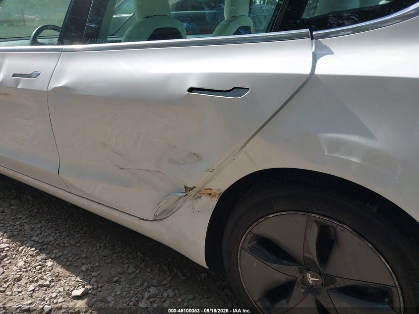 TESLA MODEL 3 - zdjęcie 6