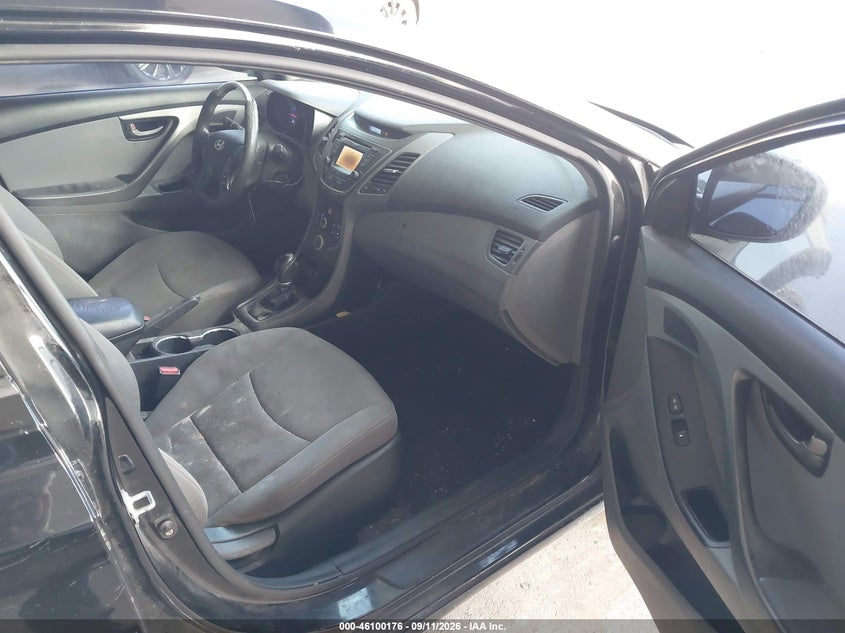2015 HYUNDAI ELANTRA auction photo 5
