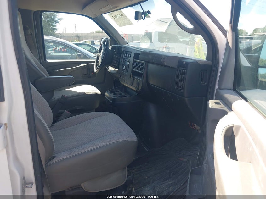 2015 GMC SAVANA 2500 auction photo 5