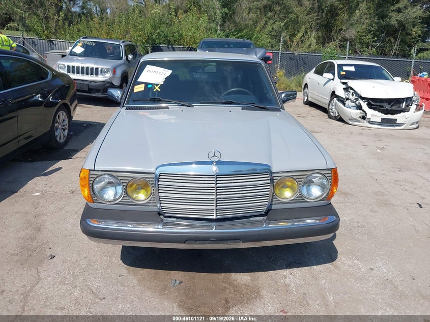 MERCEDES-BENZ 300 1983 VIN WDBAB33A3DB029635