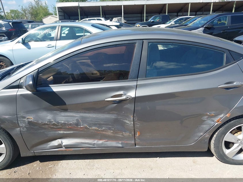 2013 HYUNDAI ELANTRA auction photo 6