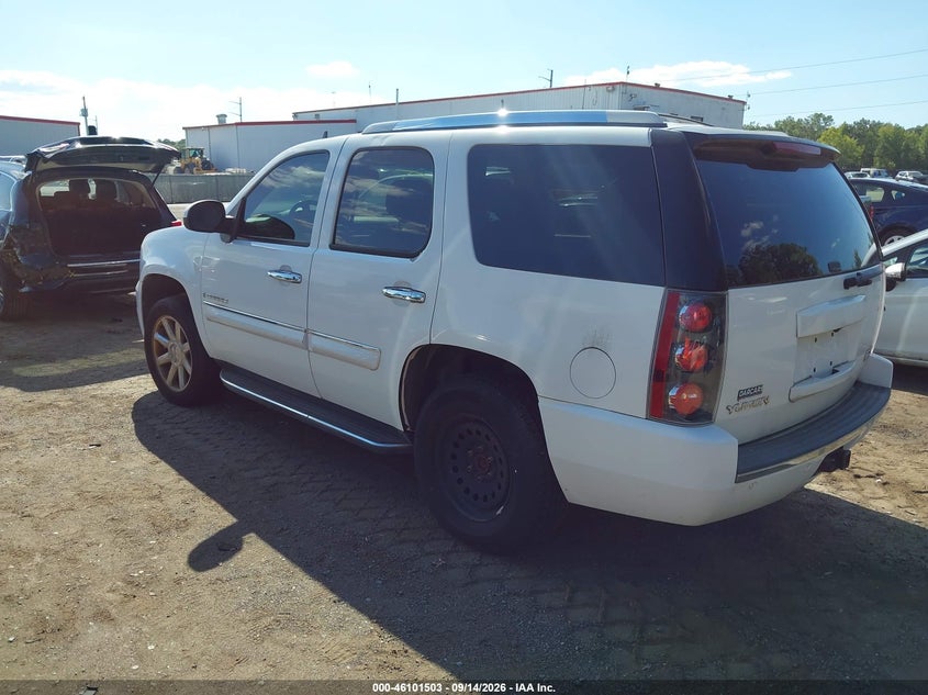 2008 GMC YUKON auction photo 3