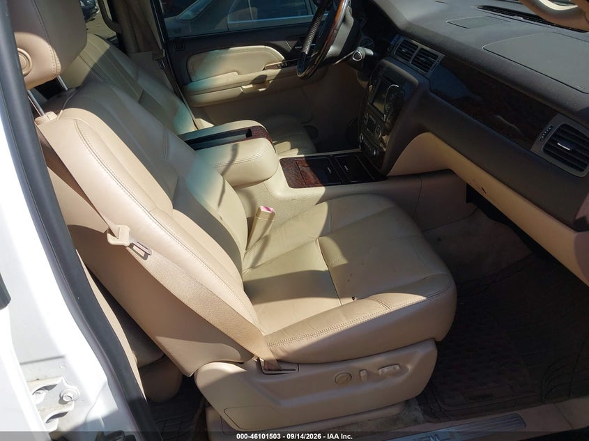 2008 GMC YUKON auction photo 5