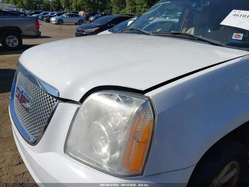 2008 GMC YUKON auction photo 6
