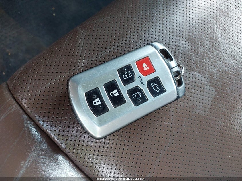 TOYOTA SIENNA - zdjęcie 11