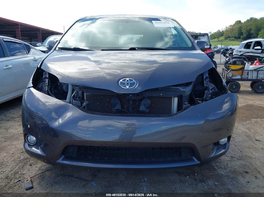 TOYOTA SIENNA - zdjęcie 6