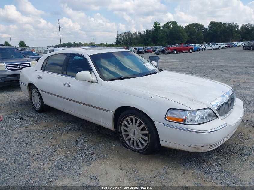 2003 Lincoln Town Car Signature, Знос, IAAI, VIN 1LNHM82W73Y611586