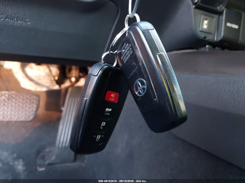 TOYOTA CAMRY - zdjęcie 11
