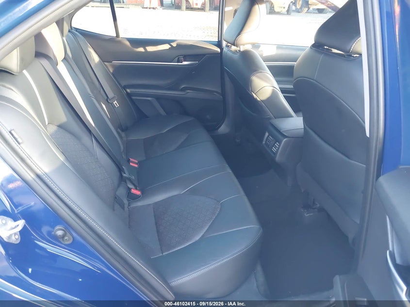 TOYOTA CAMRY - zdjęcie 8