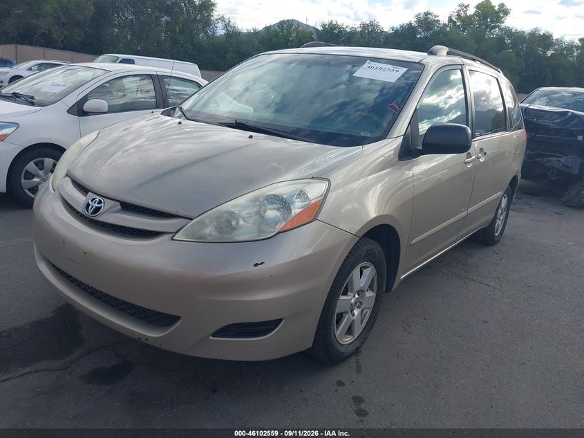 2006 TOYOTA SIENNA auction photo 2