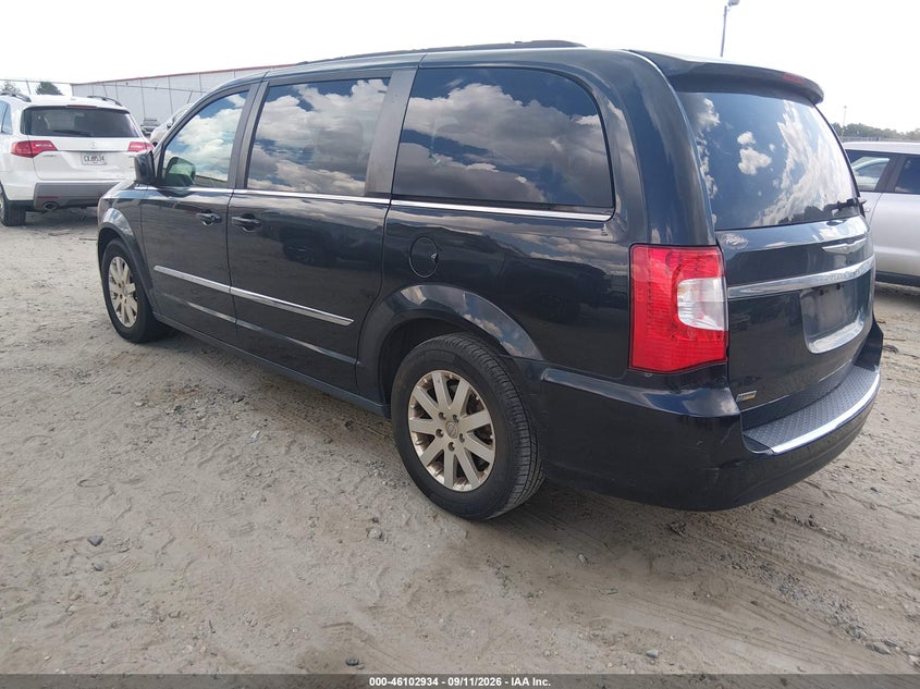 2016 CHRYSLER TOWN & COUNTRY auction photo 3