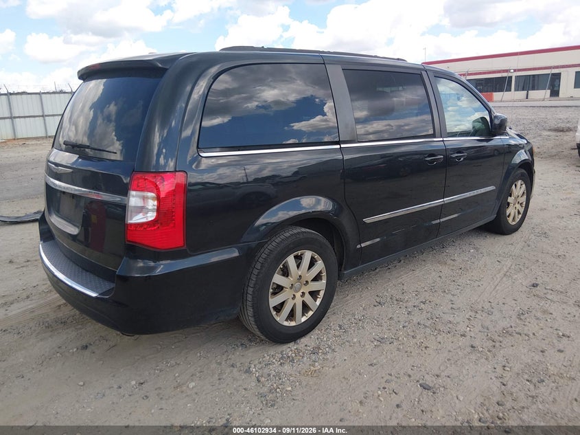 2016 CHRYSLER TOWN & COUNTRY auction photo 4