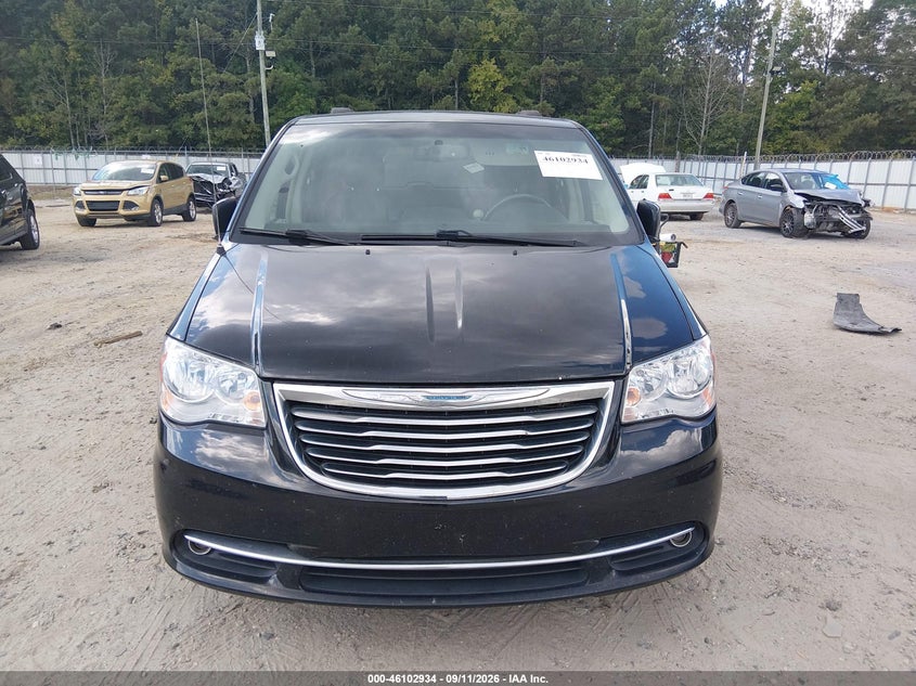 2016 CHRYSLER TOWN & COUNTRY auction photo 6