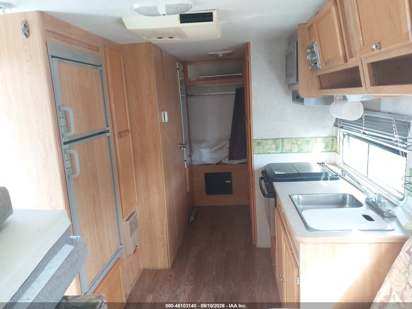2003 R-VISION TRAIL CRUISER auction photo 5
