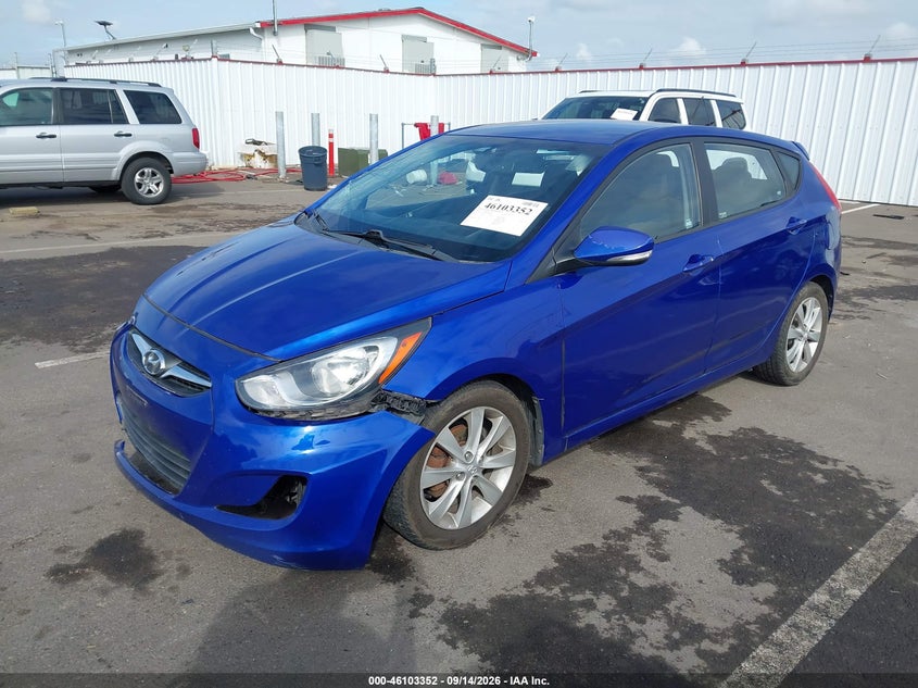 2013 Hyundai Accent, Right Front, IAAI, VIN KMHCU5AE1DU074062 — photo 2