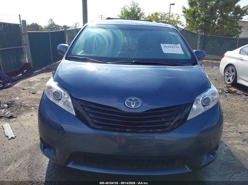 TOYOTA SIENNA - zdjęcie 12