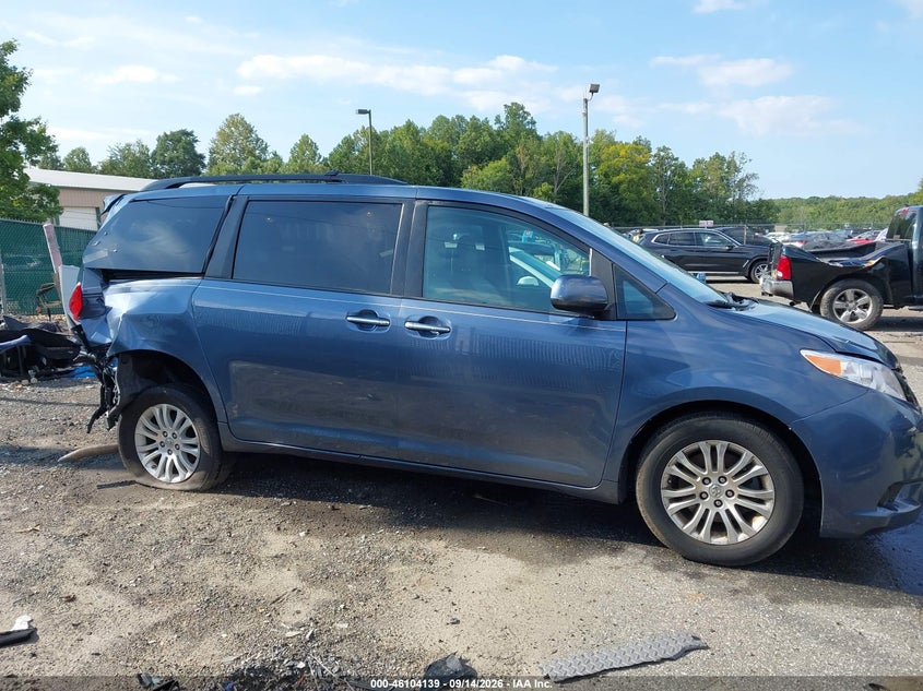 TOYOTA SIENNA - zdjęcie 13