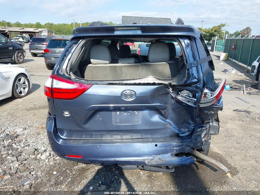 TOYOTA SIENNA - zdjęcie 16
