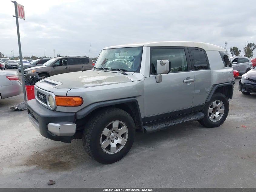 2007 TOYOTA FJ CRUISER auction photo 2