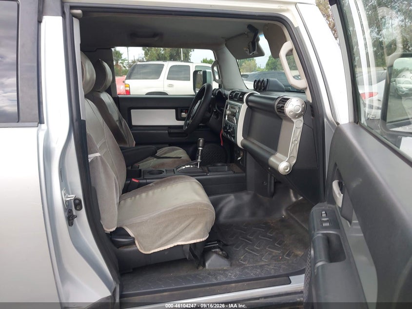 2007 TOYOTA FJ CRUISER auction photo 5