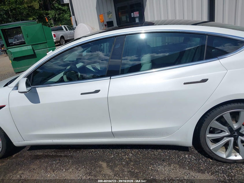 TESLA MODEL 3 - zdjęcie 14