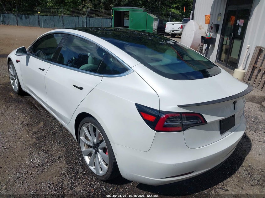 TESLA MODEL 3 - zdjęcie 3