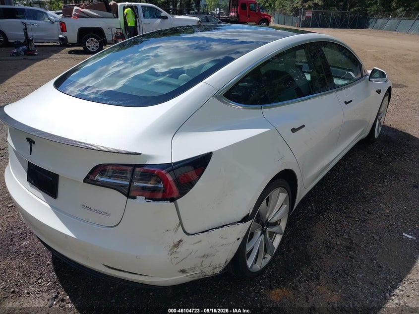TESLA MODEL 3 - zdjęcie 4