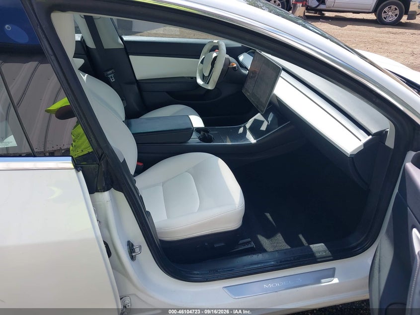 TESLA MODEL 3 - zdjęcie 5
