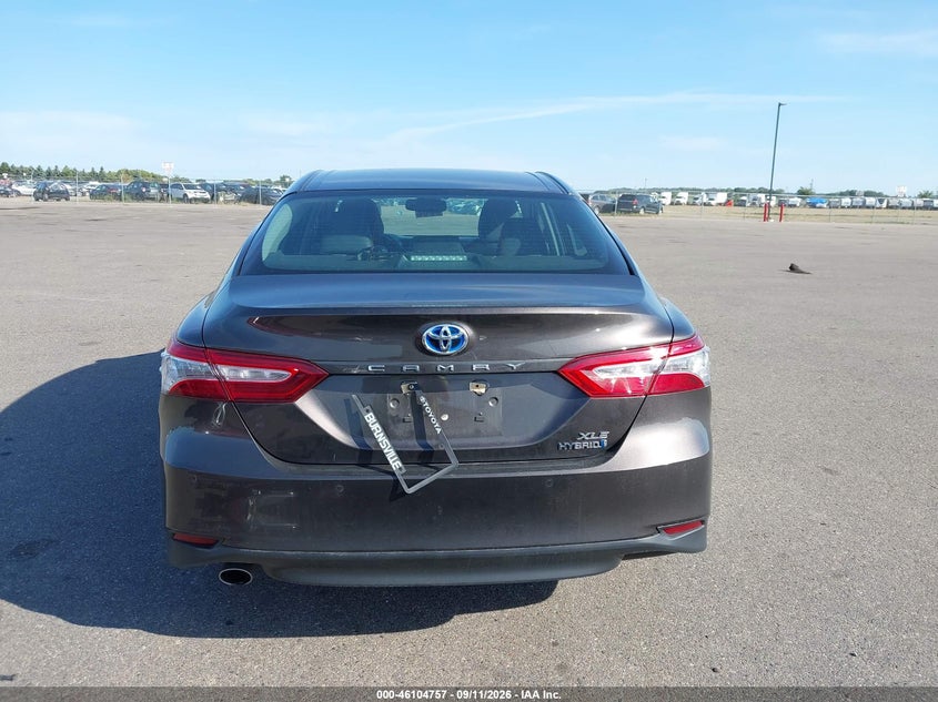 TOYOTA CAMRY HYBRID - zdjęcie 17