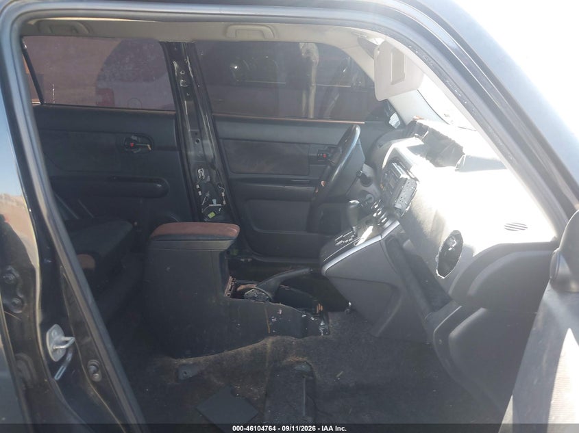 2013 SCION XB auction photo 5