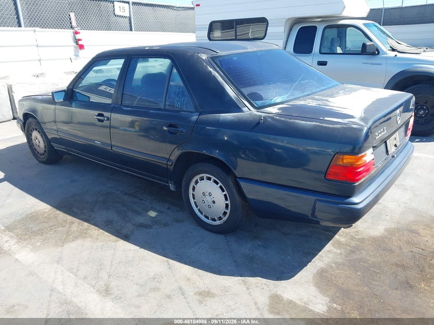 1987 MERCEDES-BENZ 260