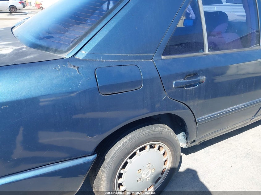 MERCEDES-BENZ 260 1987 VIN WDBEA26D4HA558284