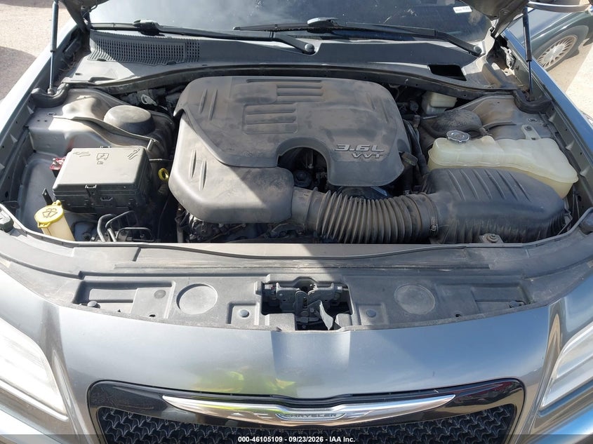 2012 CHRYSLER 300 LIMITED · Фото 10