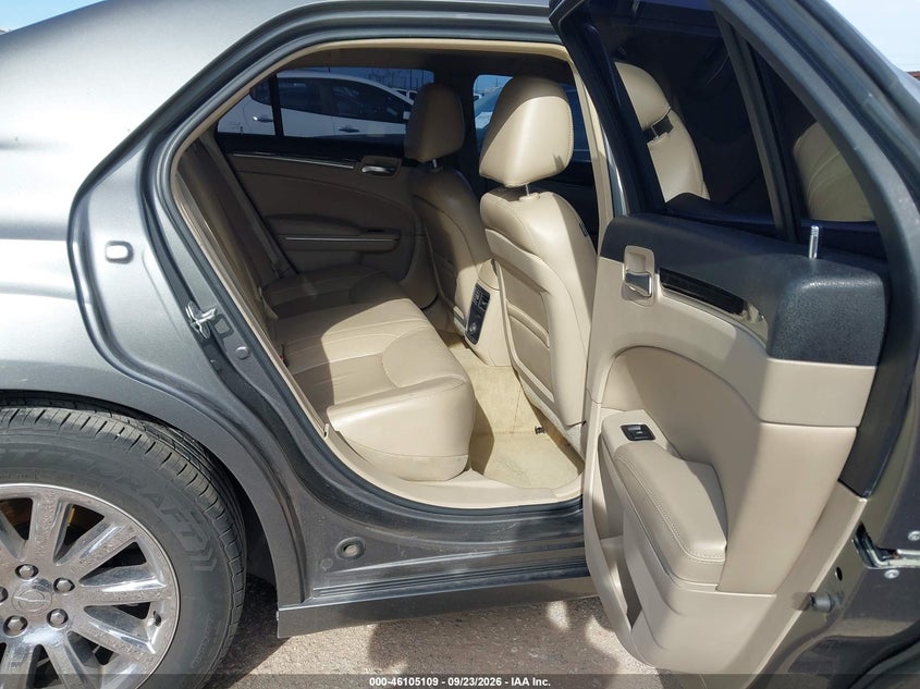 2012 CHRYSLER 300 LIMITED · Фото 8