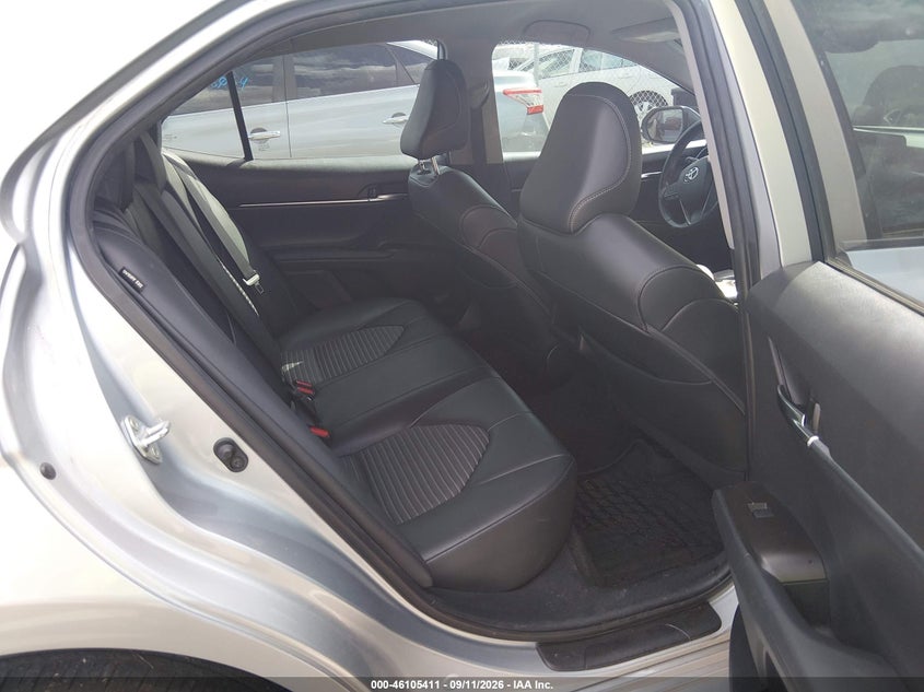 TOYOTA CAMRY - zdjęcie 8