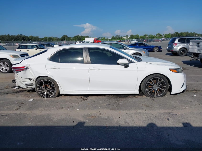 TOYOTA CAMRY - zdjęcie 13