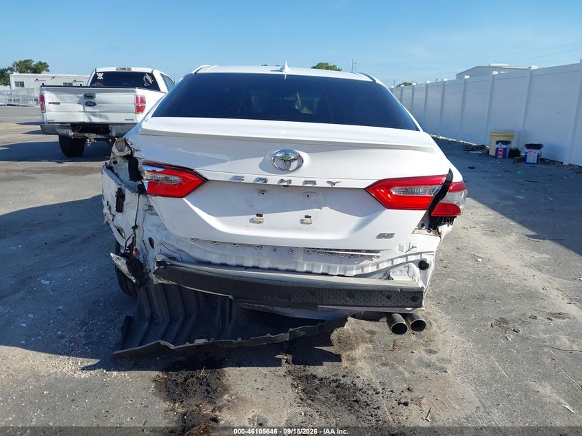 TOYOTA CAMRY - zdjęcie 16