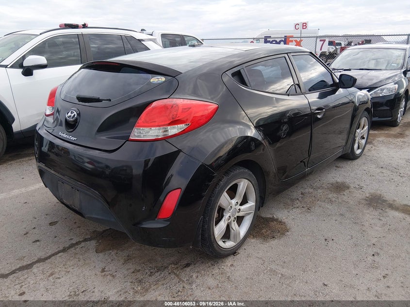 2013 HYUNDAI VELOSTER auction photo 4