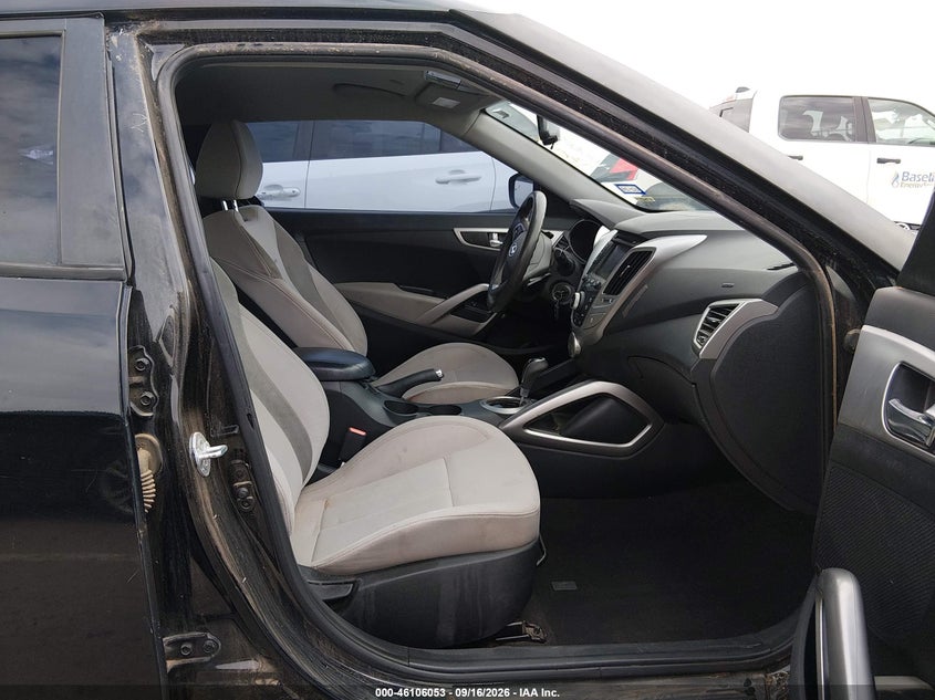 2013 HYUNDAI VELOSTER auction photo 5