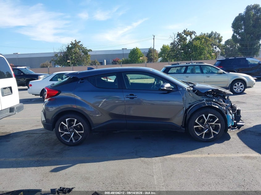 TOYOTA C-HR - zdjęcie 14