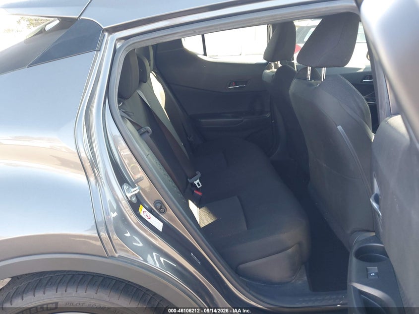 TOYOTA C-HR - zdjęcie 8
