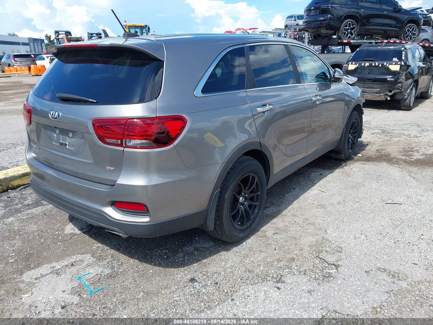 Фото 4 - KIA SORENTO